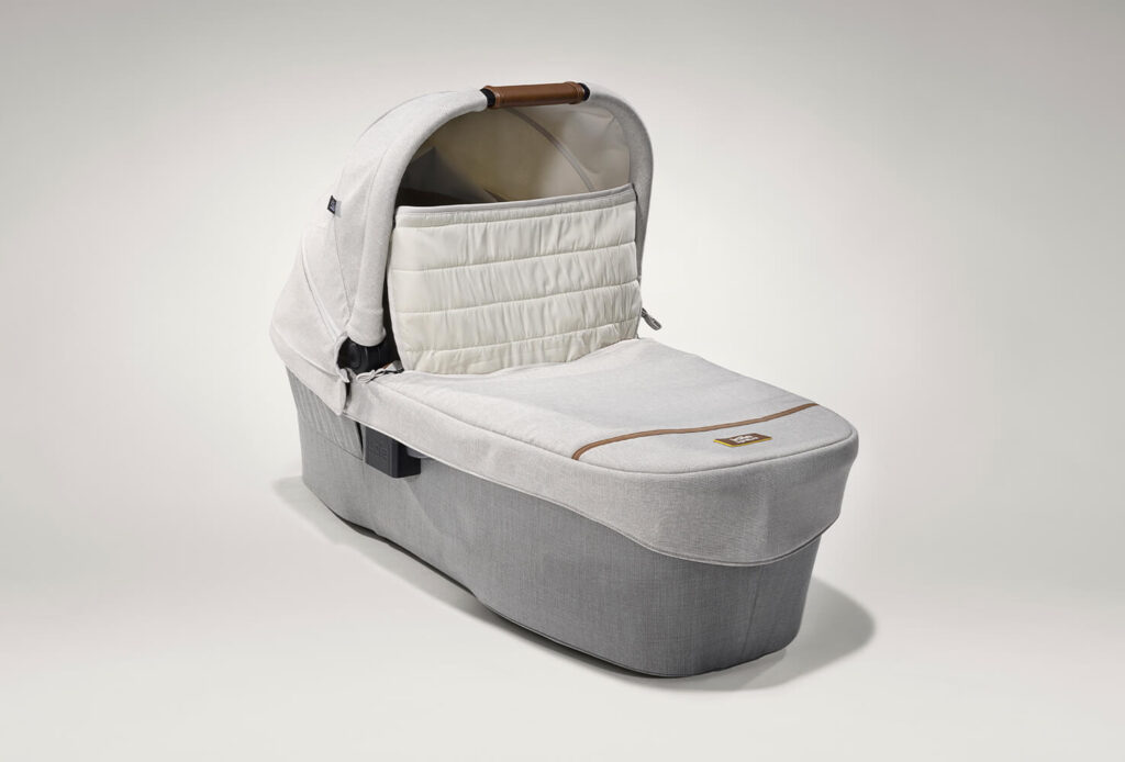 cochecito gemelar distinta edad versiti con capazo y silla de joie 7 cochecito gemelar distinta edad versiti con capazo y silla de joie