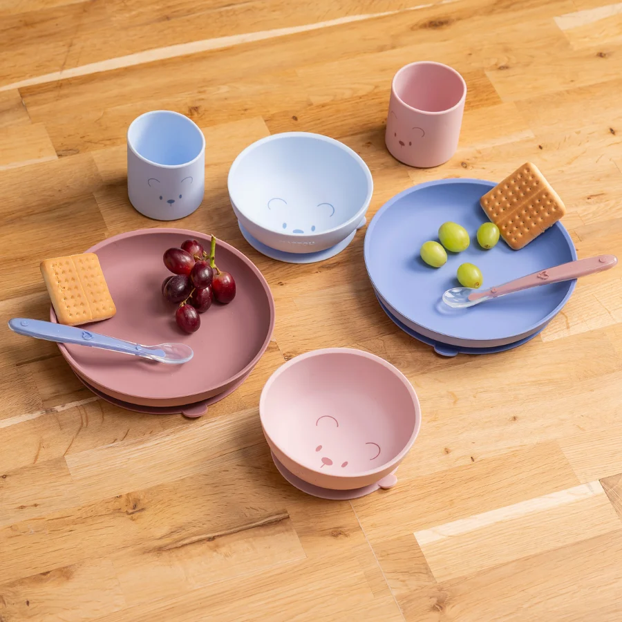 set de vajilla de silicona mealtime para niños, 4 piezas con ventosa de nattou